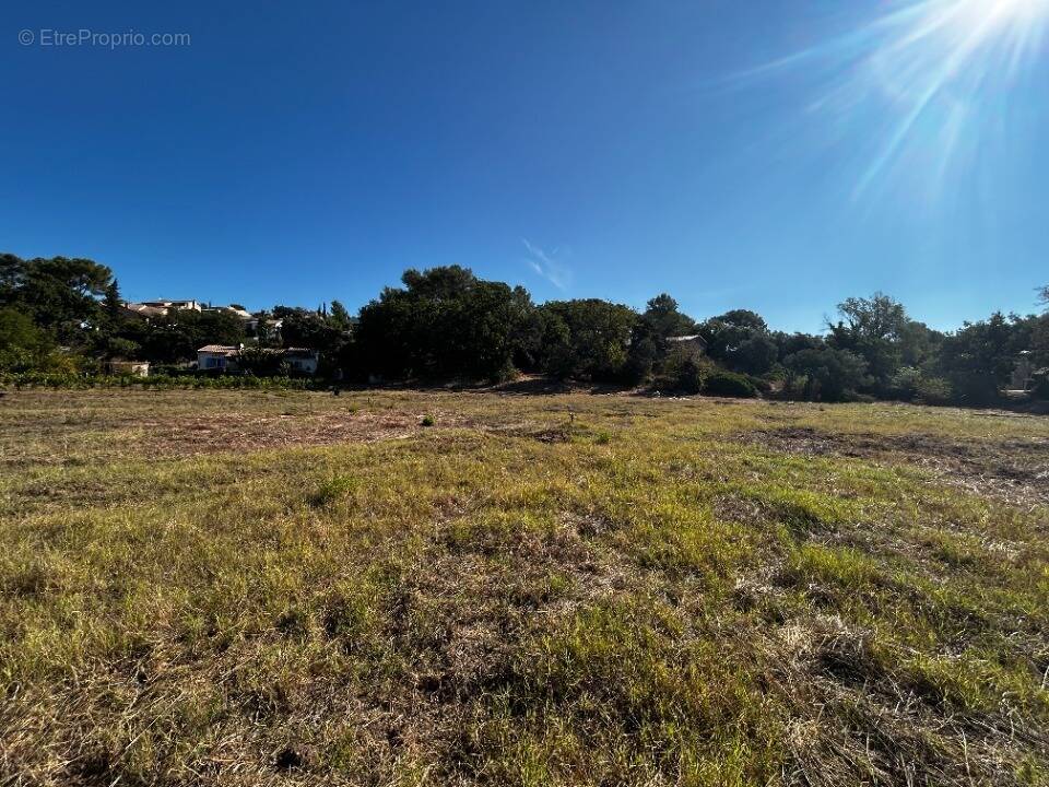 Terrain à FREJUS
