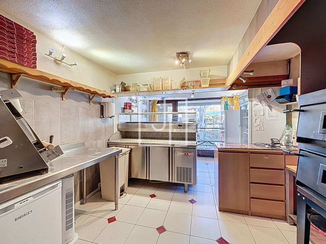 Commerce à ENCHASTRAYES