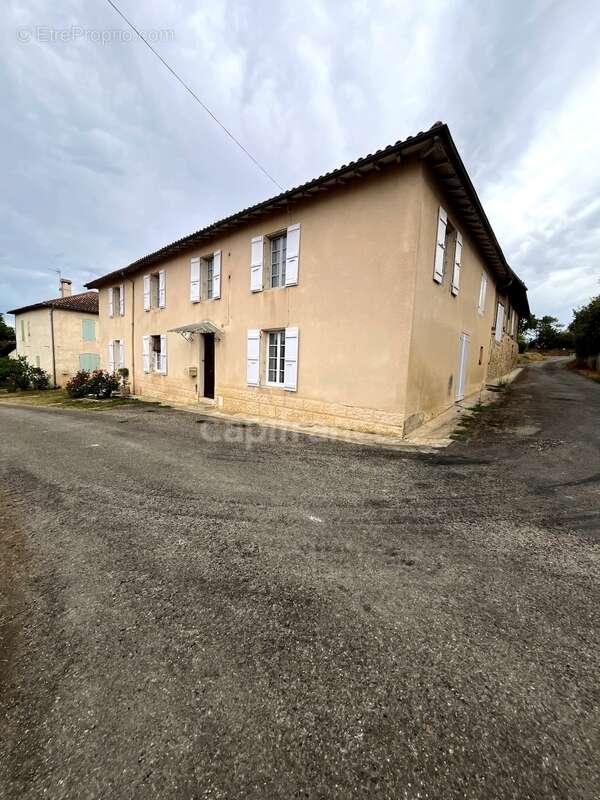 A vendre et rénover : Ancien corps de ferme 9 pièces, 6 chambres, au coeur d'un village proche de MAUVEZIN (32) - photo 19
