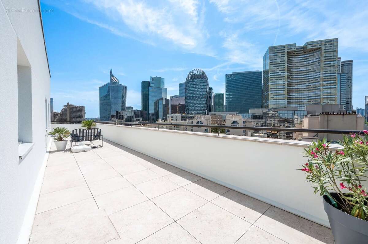 Appartement à COURBEVOIE