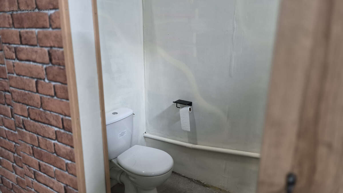 Commerce à MAGNAC-BOURG