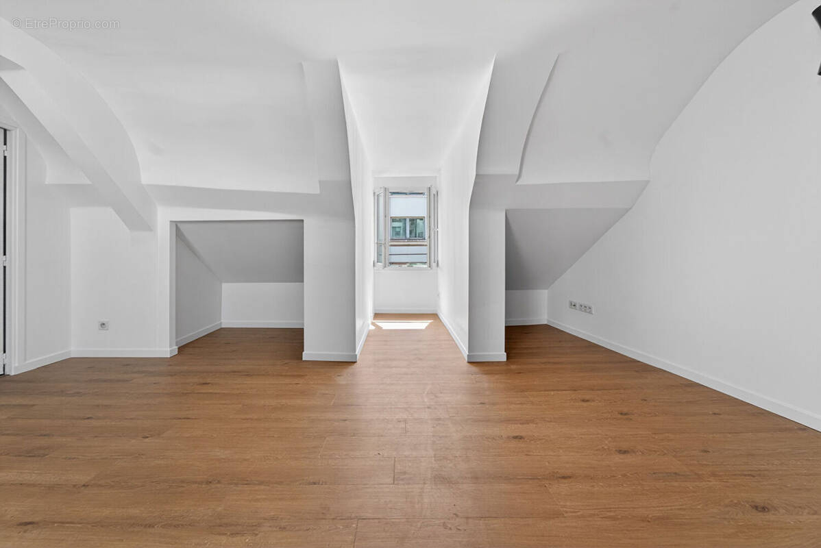 Appartement à PARIS-10E