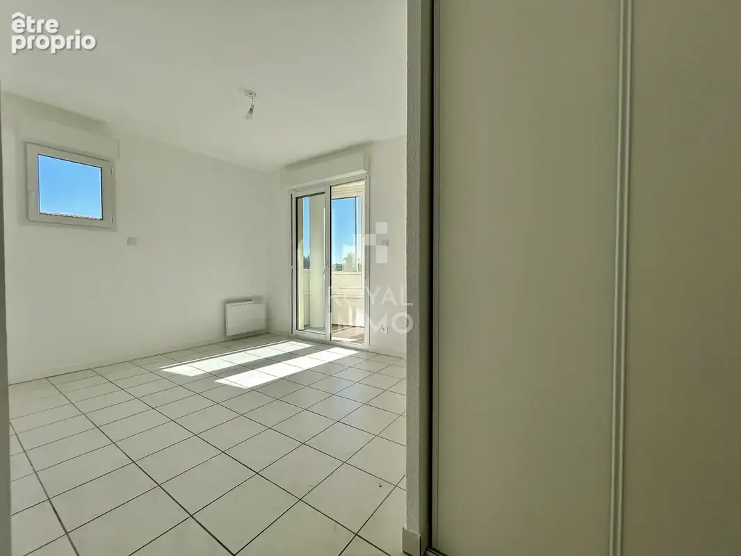 Solliès-pont   -  appartement type 4 avec terrasse et loggia - photo 5