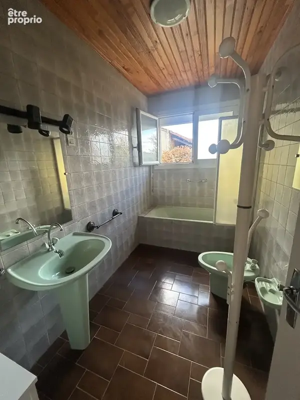 Maison de plain-pied avec deux garages et 3000m2 de terrain - photo 7