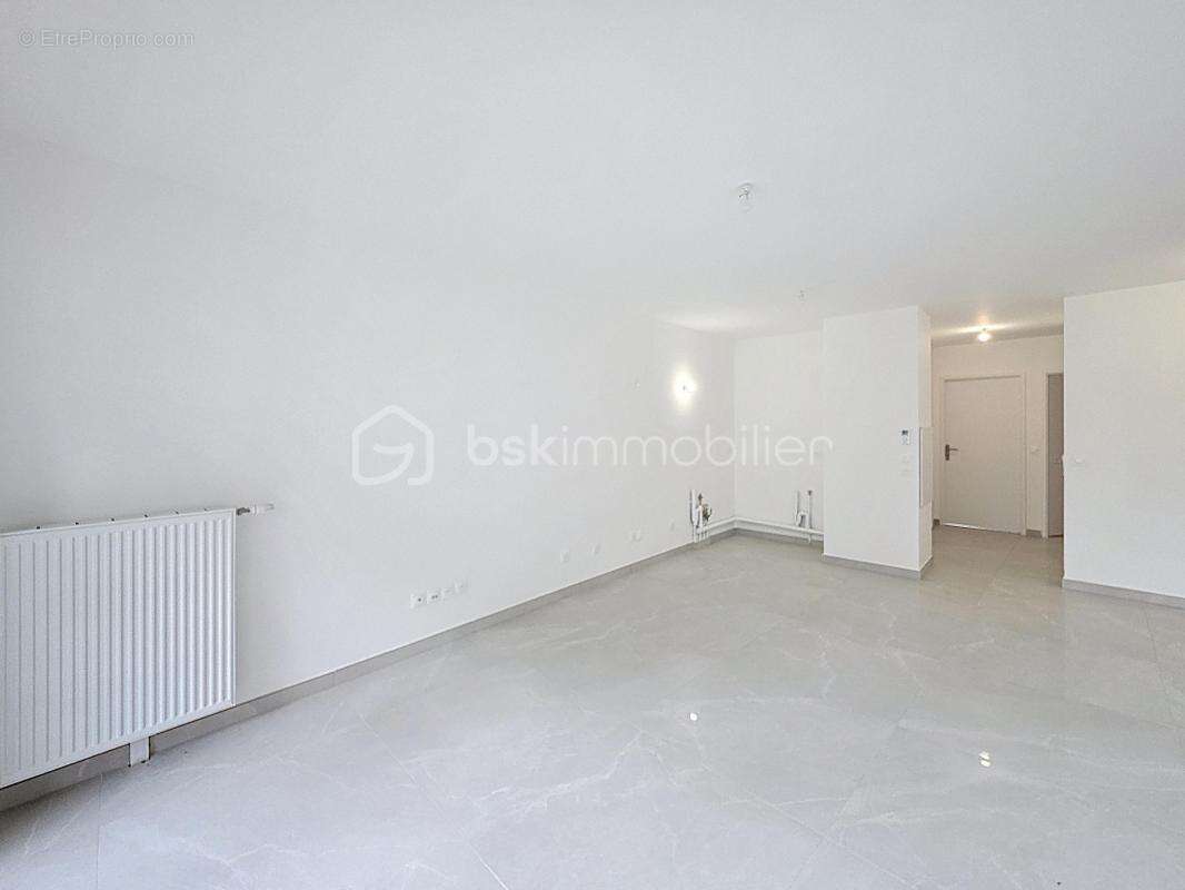 Appartement à COMBS-LA-VILLE