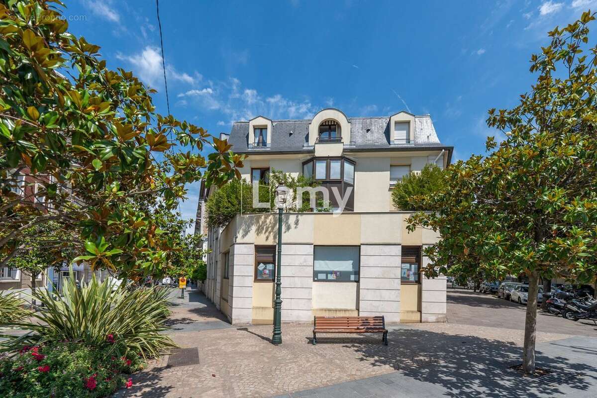 Appartement à LA GARENNE-COLOMBES