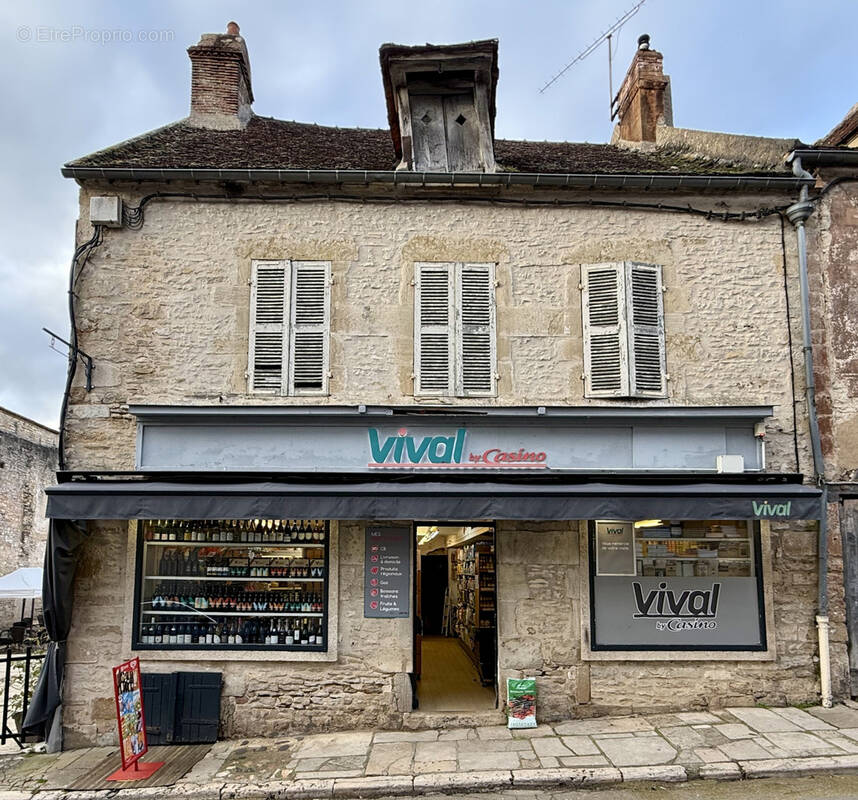 Commerce à VEZELAY