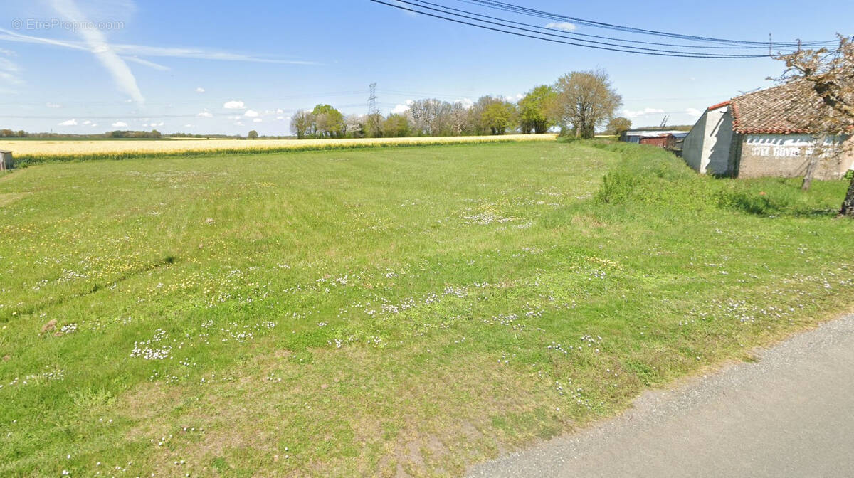 Terrain à CEAUX-EN-COUHE
