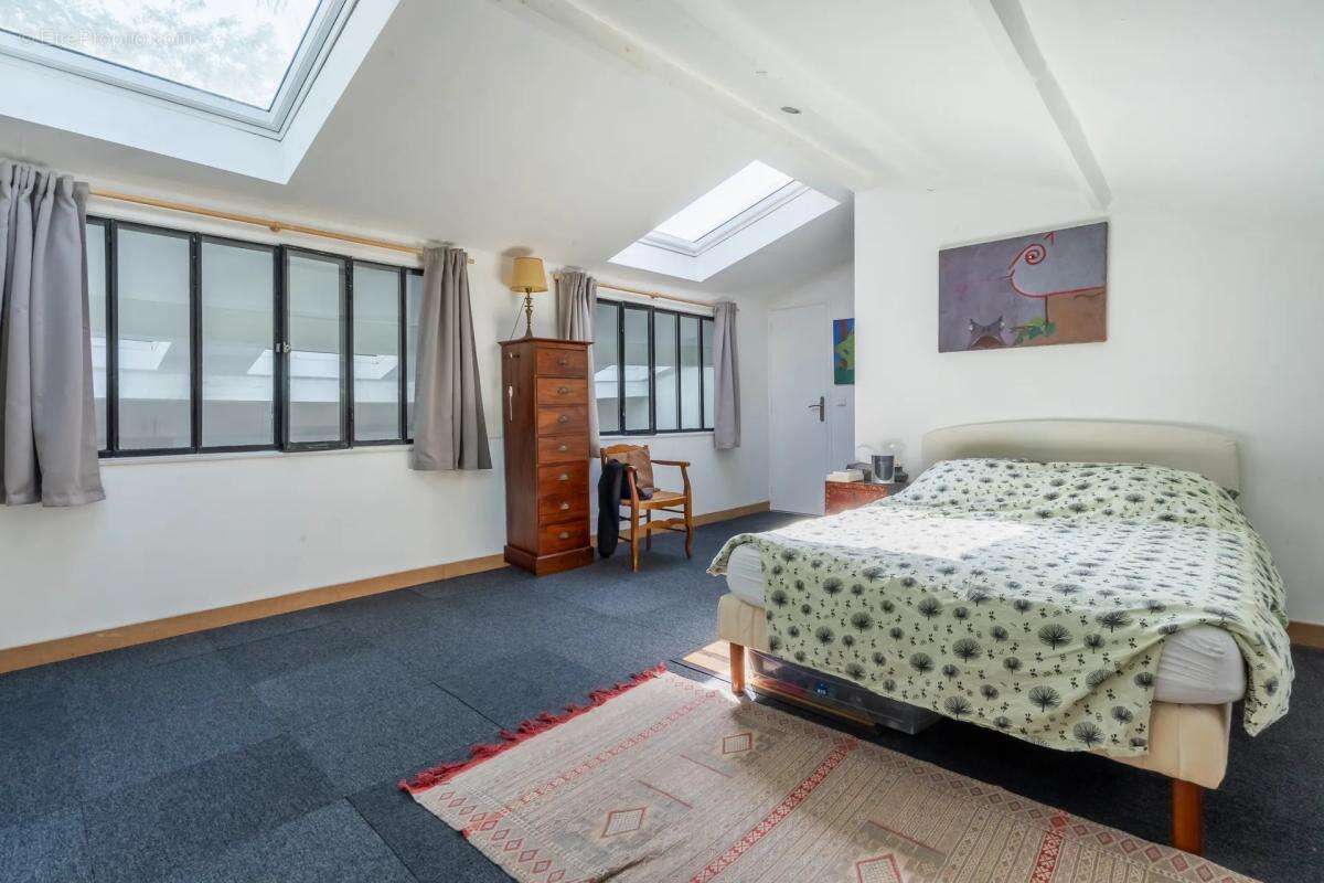 Loft de 4 pièces de 200 m² à Neuilly-Plaisance - photo 10