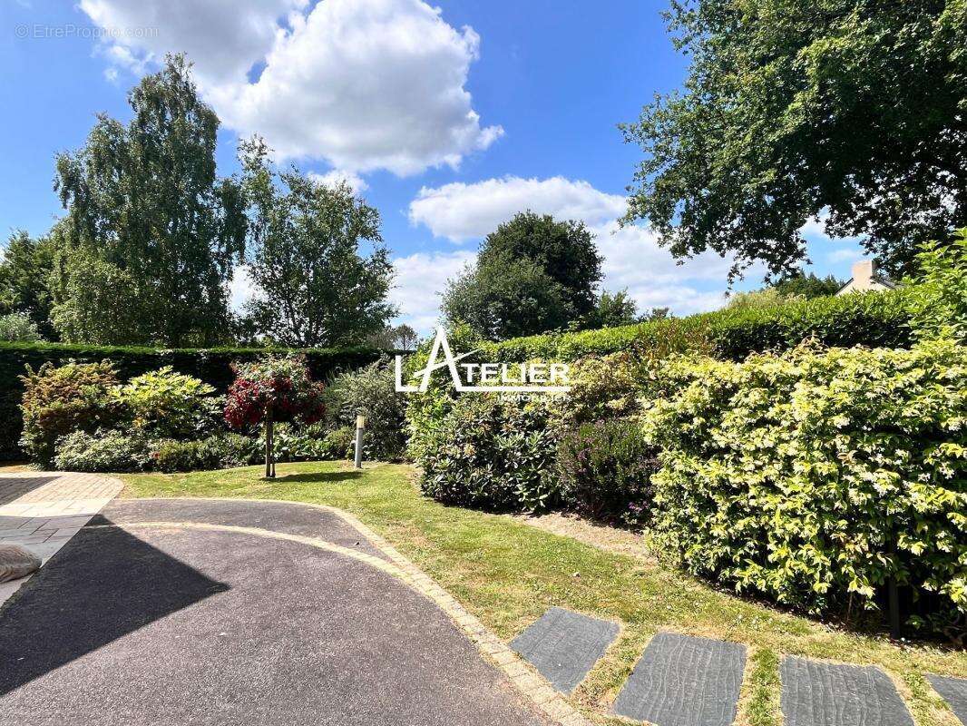 Maison à SAINT-ETIENNE-DE-MONTLUC