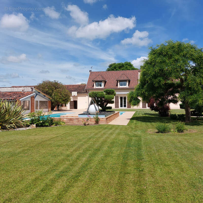 Maison à vendre 13 pièces MONTAUBAN (82), salle de reception, parking, bureaux, cave, dépendances,  parc de 8000m2, 2 entrées in - photo 91