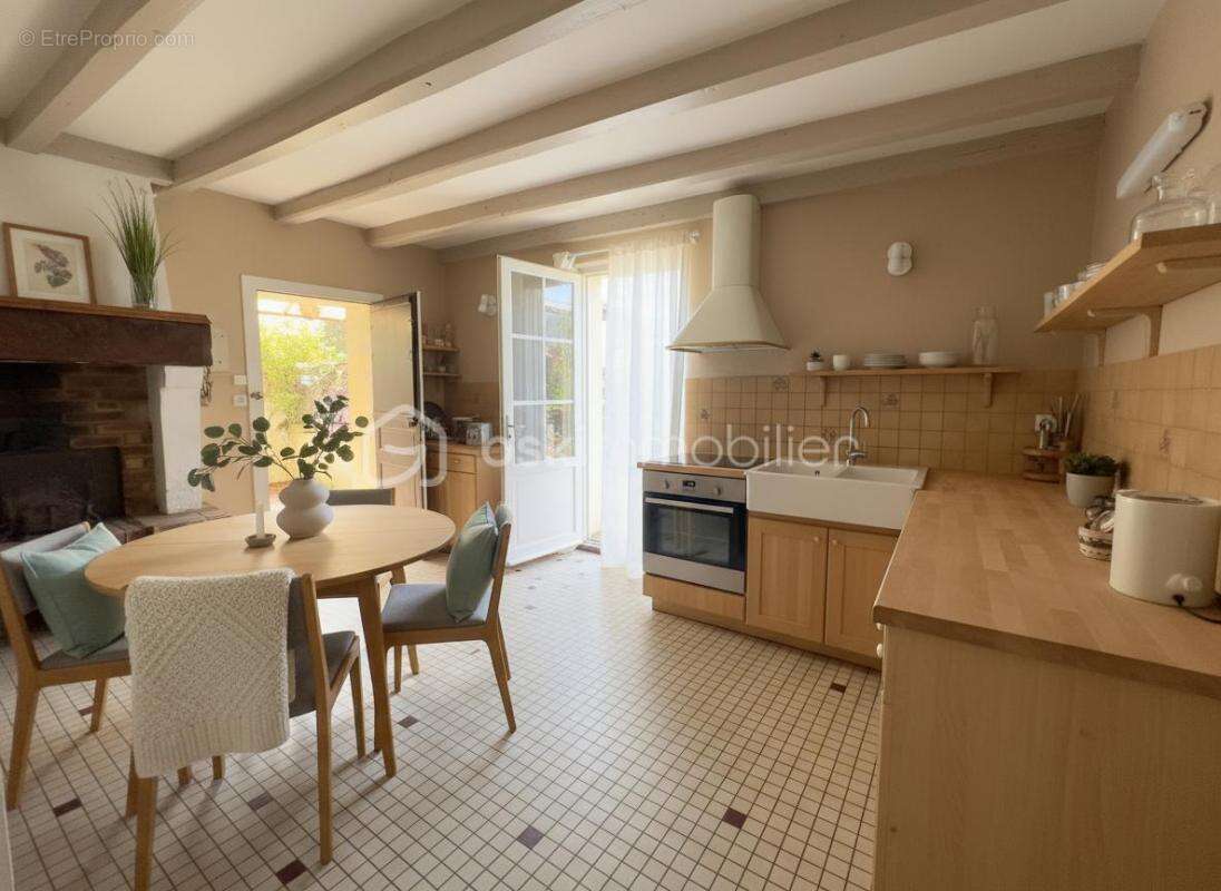 Maison à LE GUE-DE-VELLUIRE