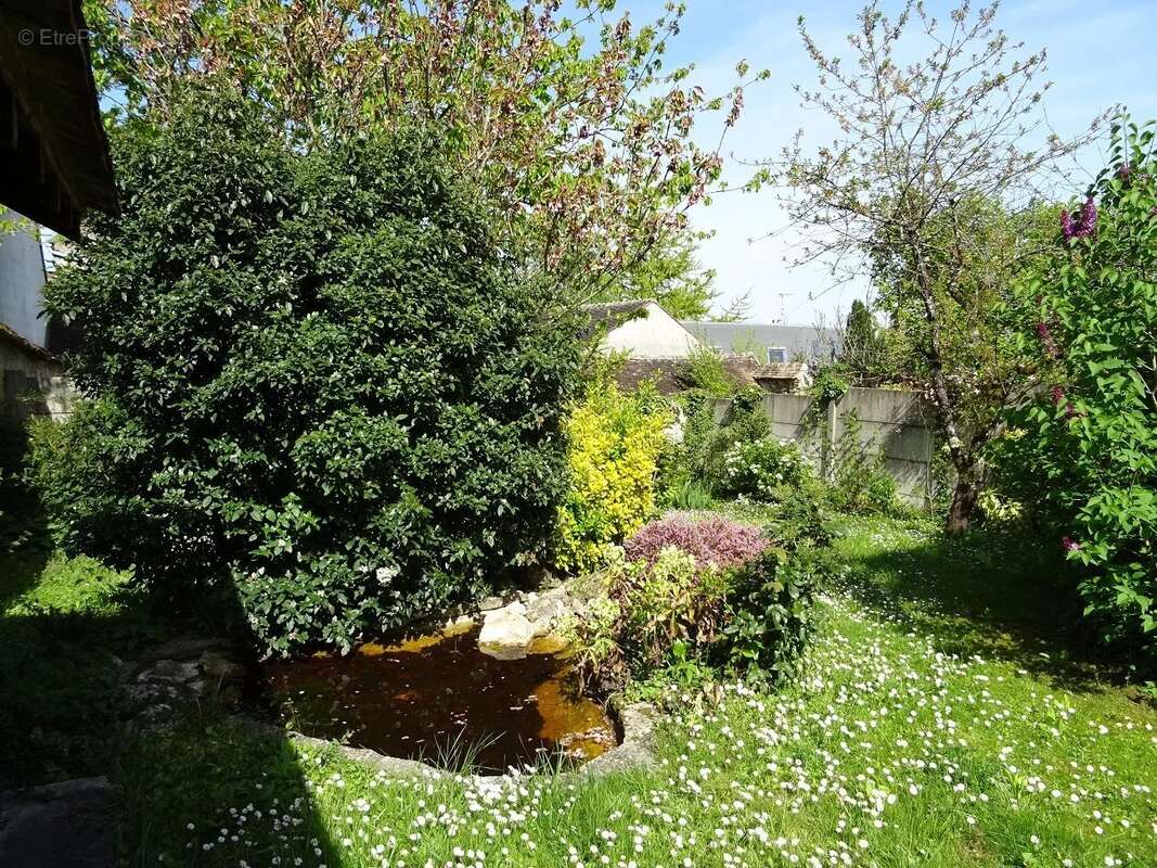 Maison à VENEUX-LES-SABLONS