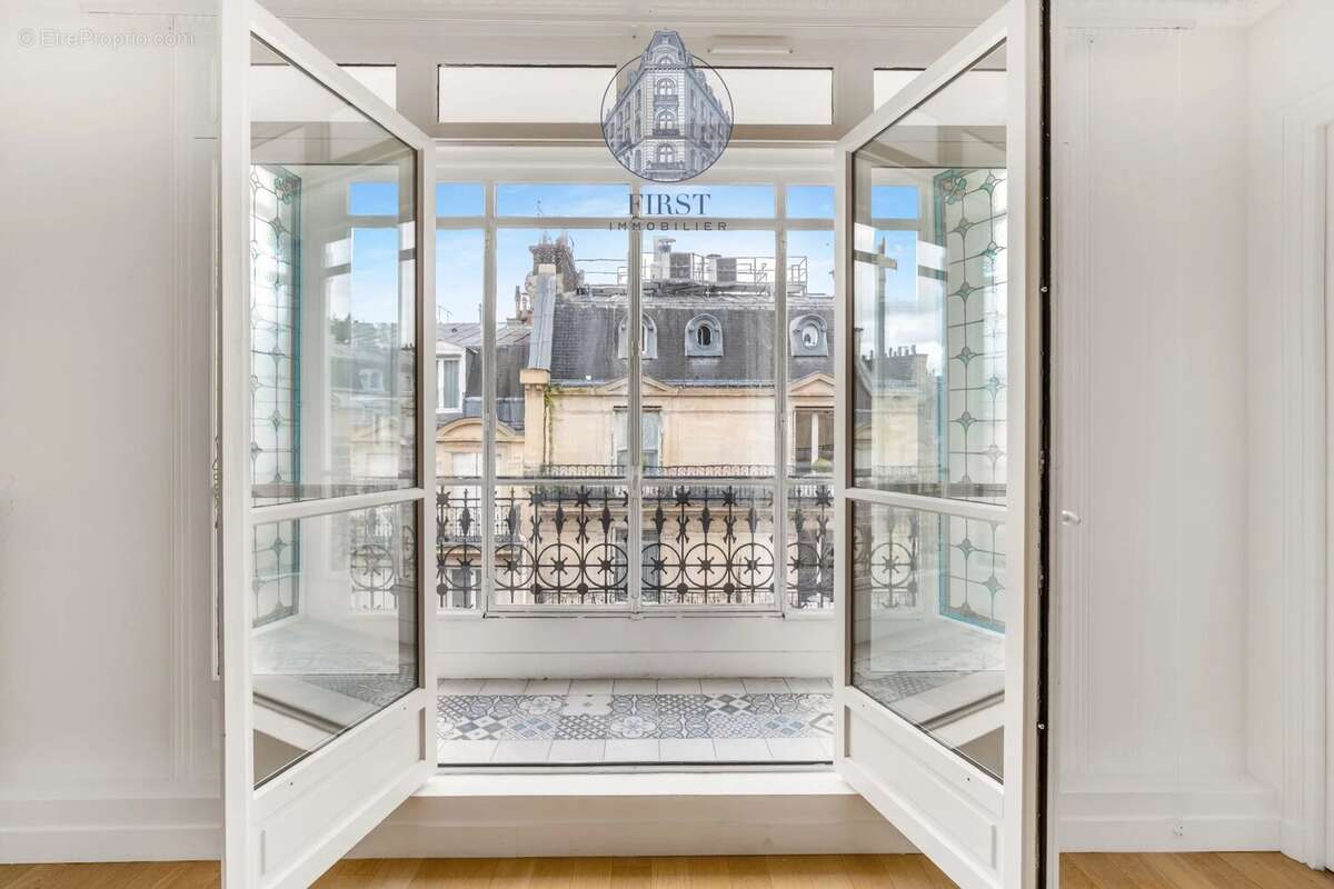 Appartement à PARIS-8E