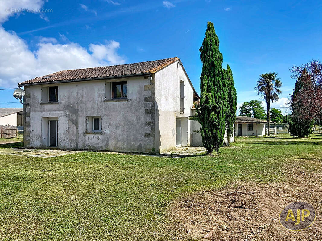 Maison à SAINT-CHRISTOLY-MEDOC