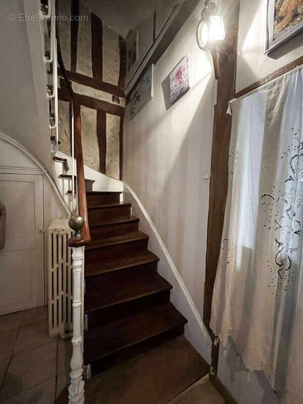 Maison à LA CHAPELLE-LA-REINE