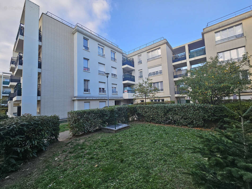 Appartement à VIGNEUX-SUR-SEINE
