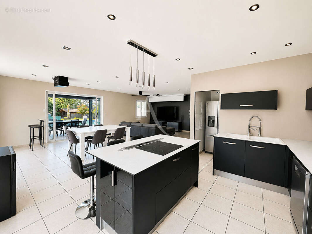 10 MINUTES BESSIERES ? Propriété familiale de standing de 175 m² avec piscine, spa, double habitation et prestations haut de gam - photo 7