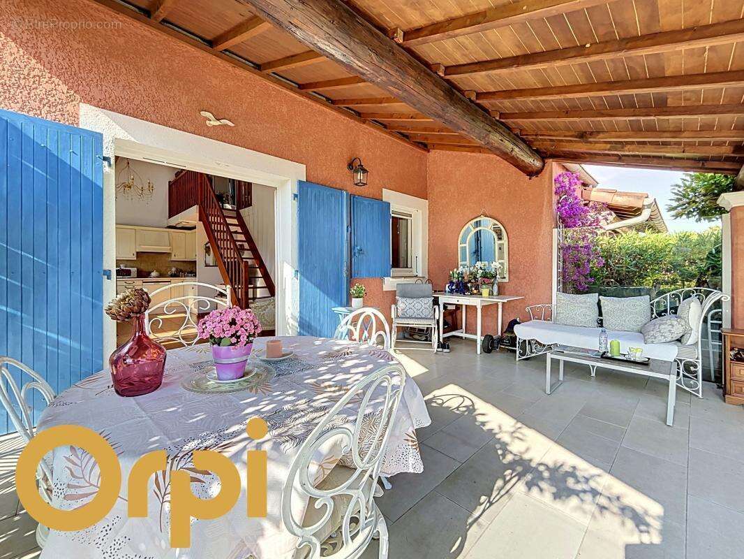 Maison à ROQUEBRUNE-SUR-ARGENS