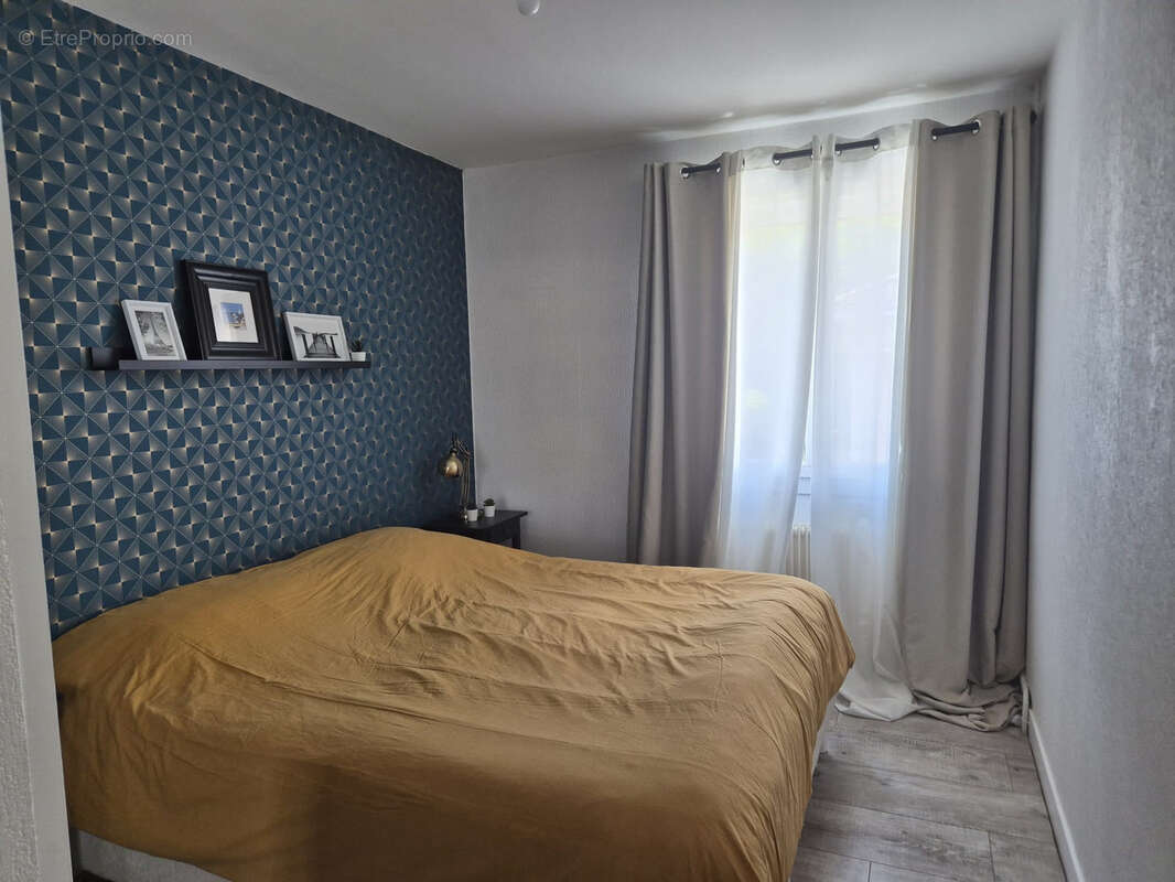 Maison de bourg de 105 m2 habitables offrant de beaux volumes et un fort potentiel, avec jardin ! - photo 8