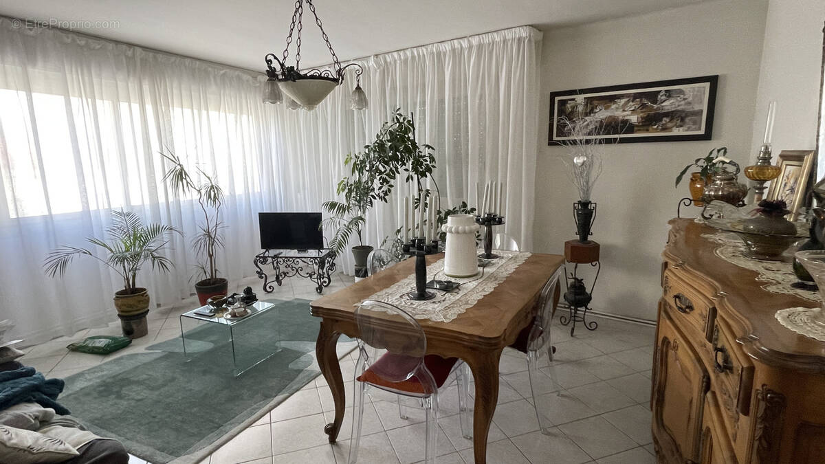 Appartement à MARSEILLE-7E