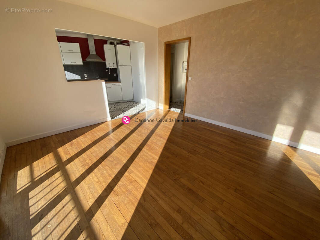 Appartement 79 m² à Rodez  - photo 2