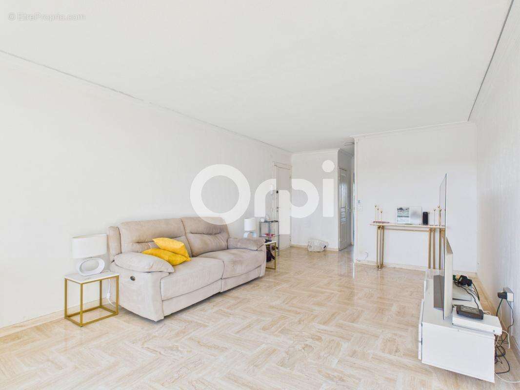 Appartement à MANDELIEU-LA-NAPOULE