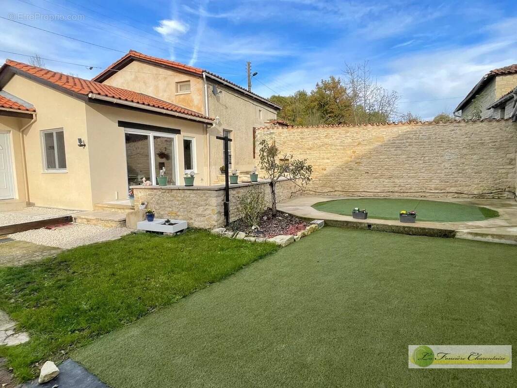 Maison à SAINT-FRAIGNE