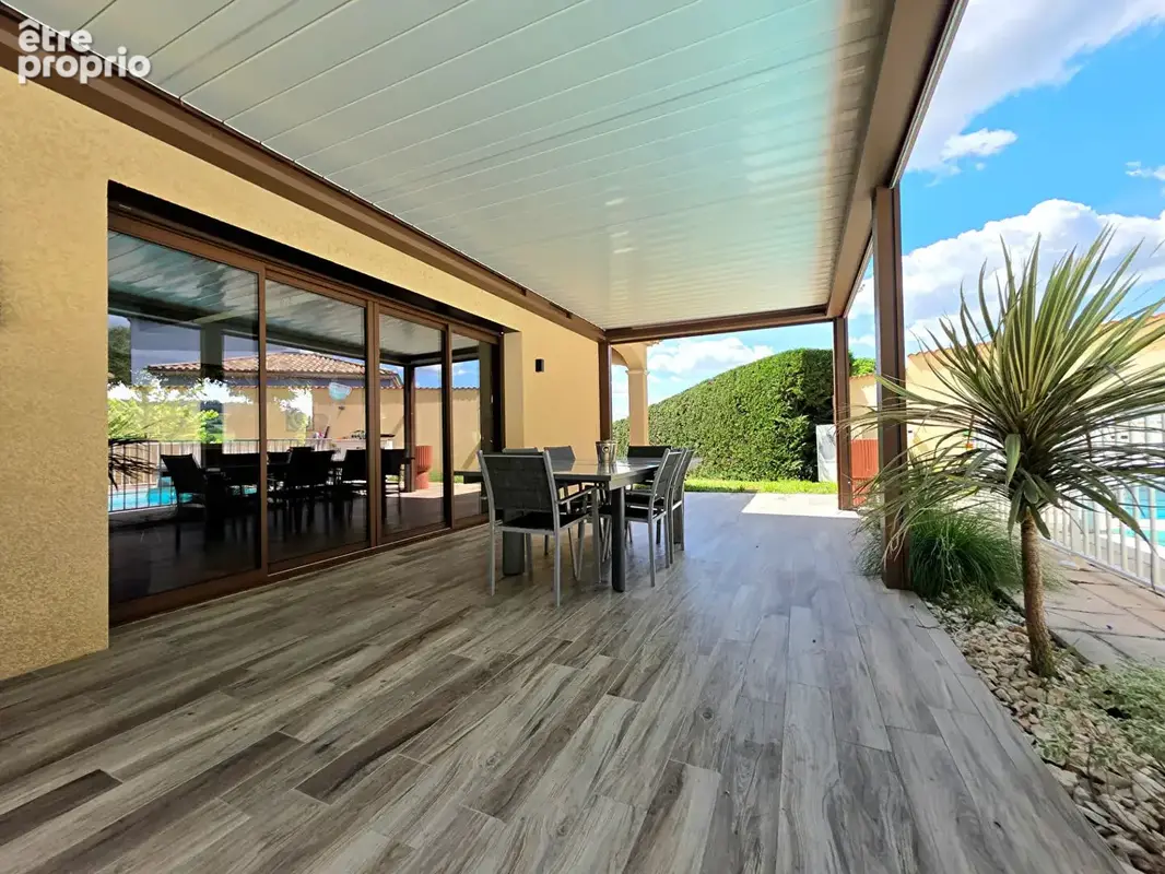 Propriété rénovée avec piscine et appartement indépendant  terrain de 2 654 m² - photo 4