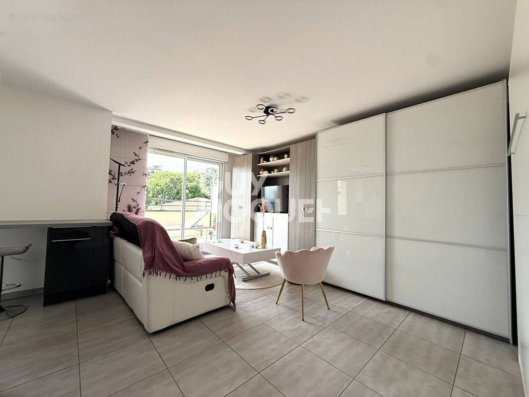 Appartement à SAINT-ANDEOL-LE-CHATEAU