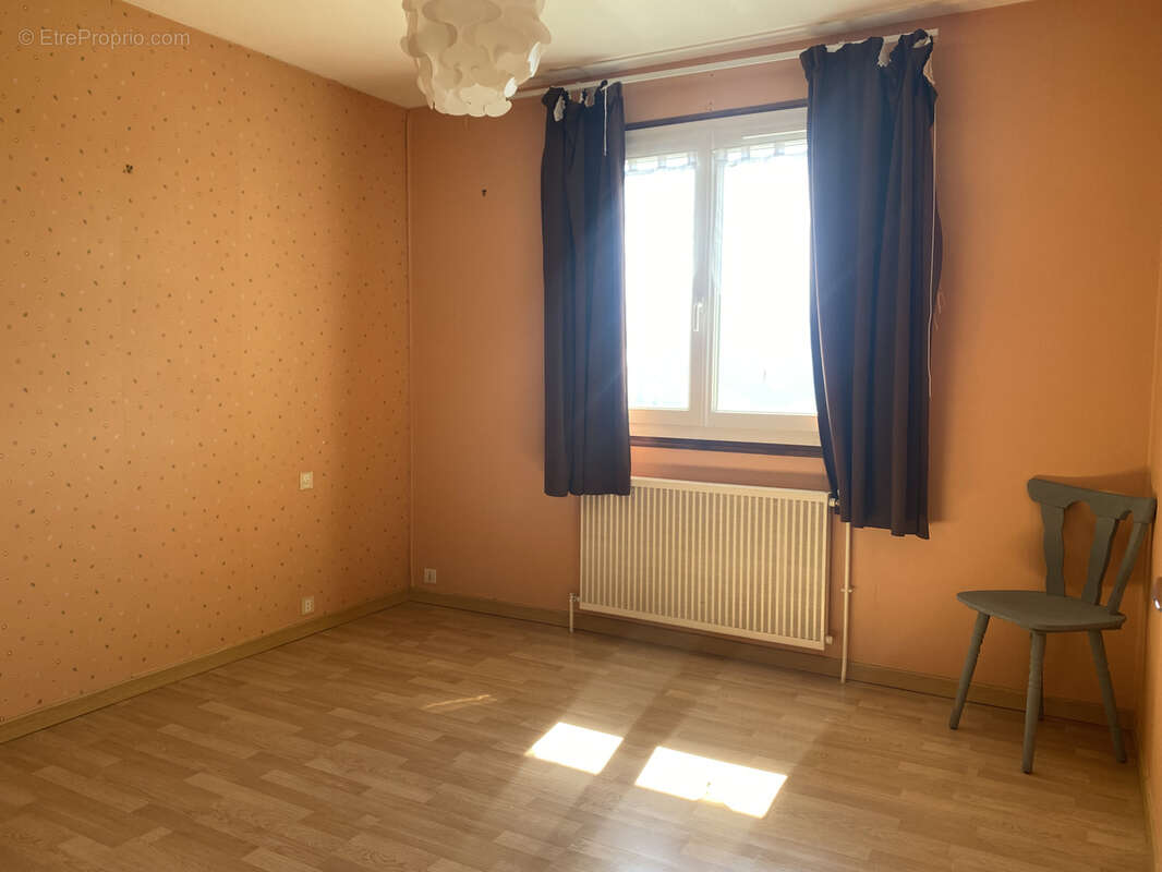 Maison à AVIGNON-LES-SAINT-CLAUDE