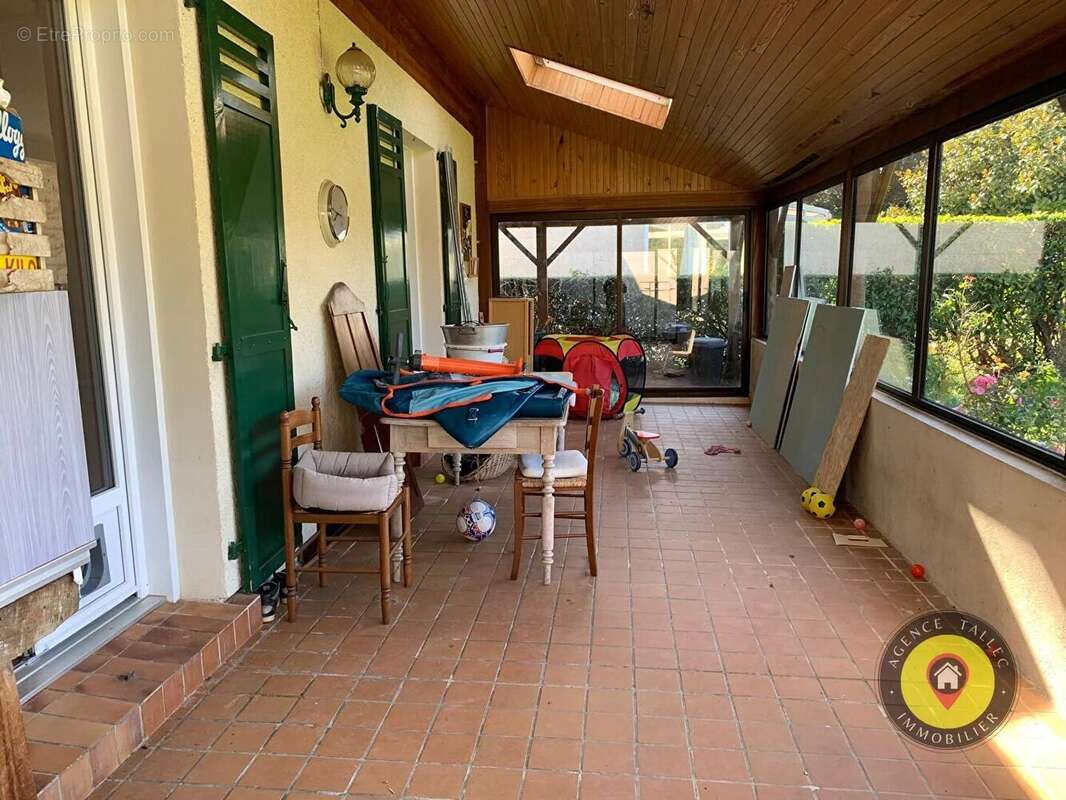 Maison à LANGROLAY-SUR-RANCE