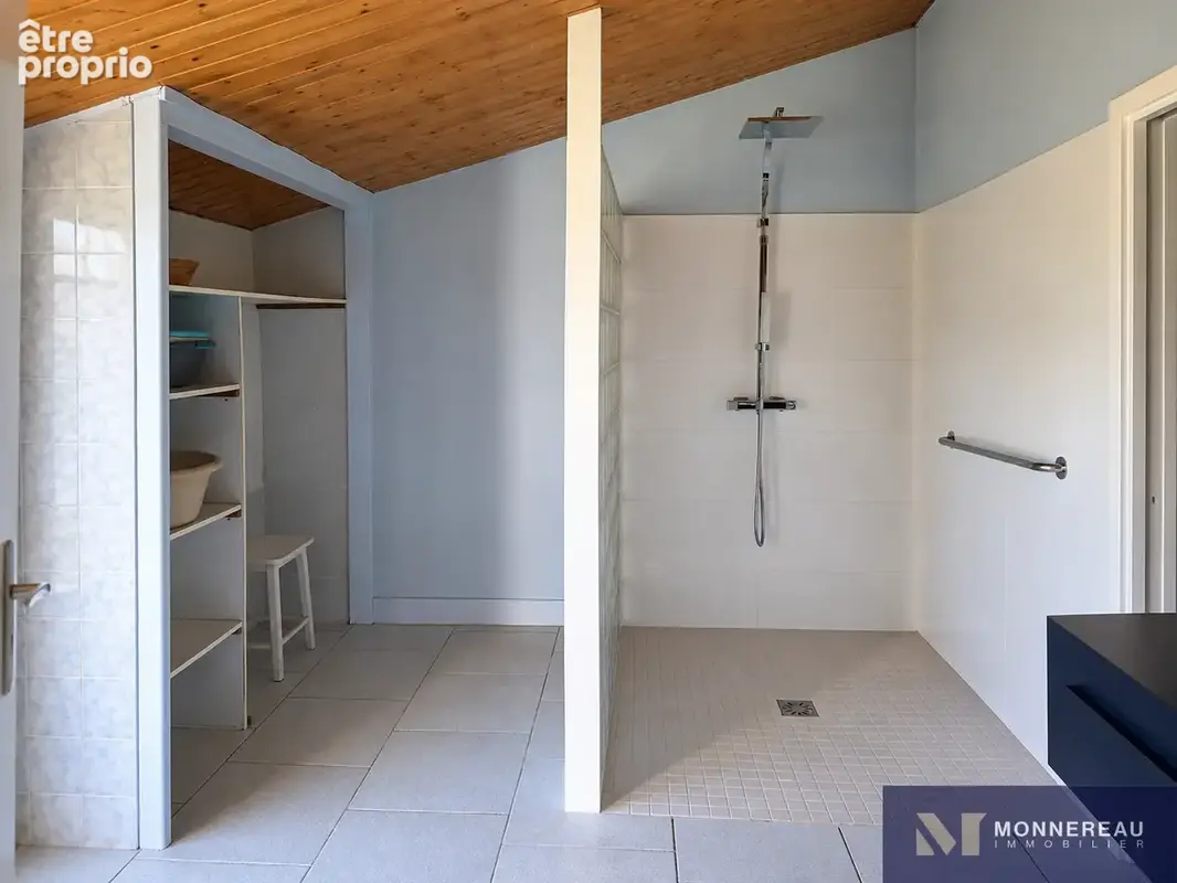 Maison de plain pied avec dependances - photo 10