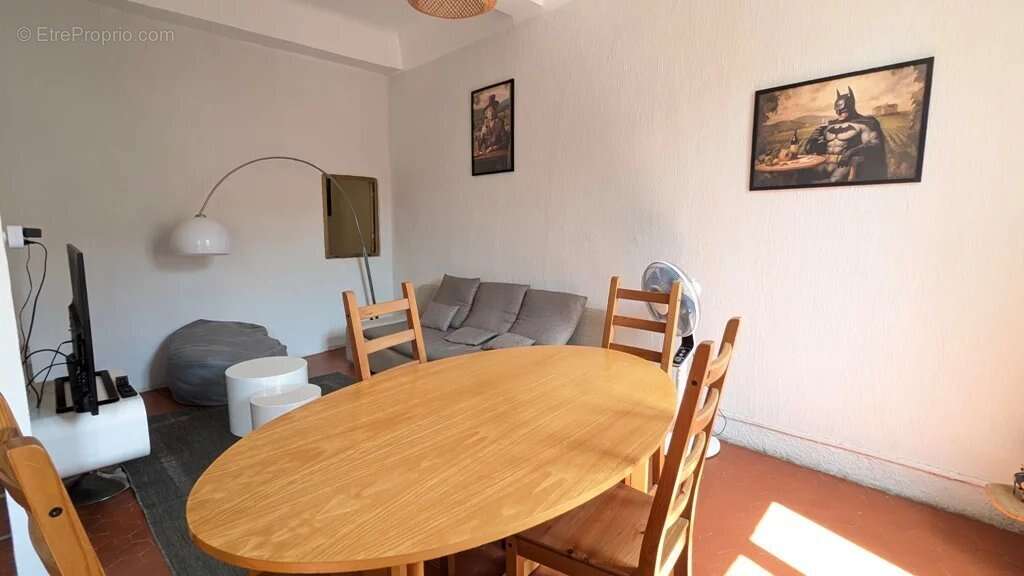 Appartement à COTIGNAC