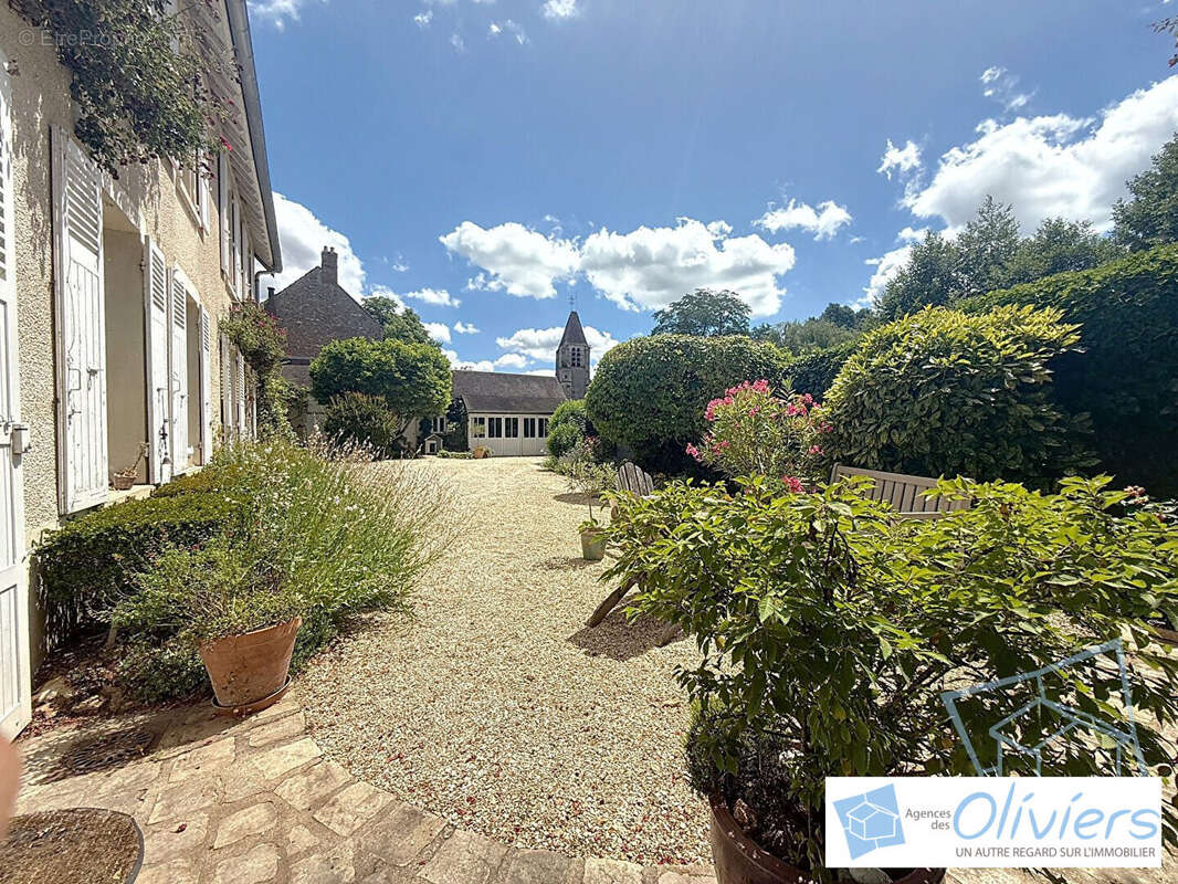 Maison à LA CELLE-LES-BORDES