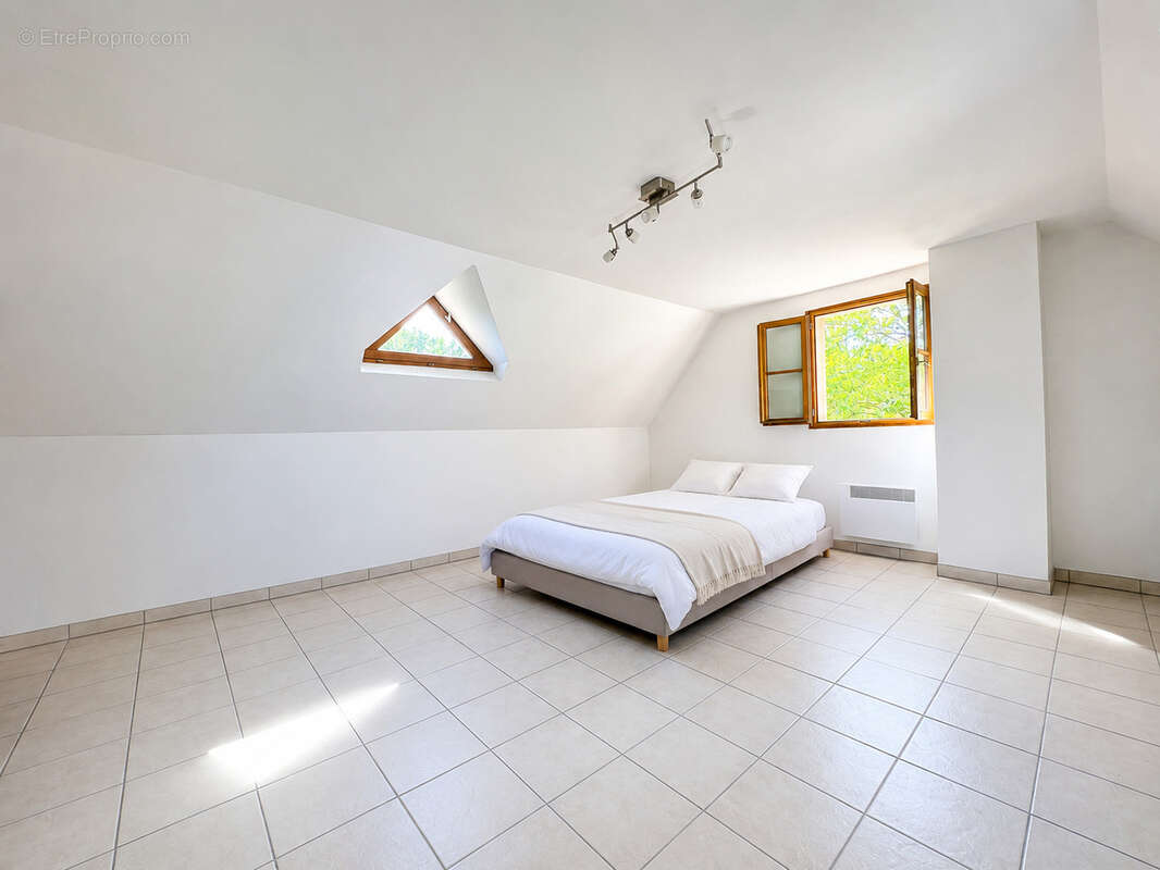 Vente maison traditionnelle de 7 pieces proche de la forêt de plaisir - photo 13