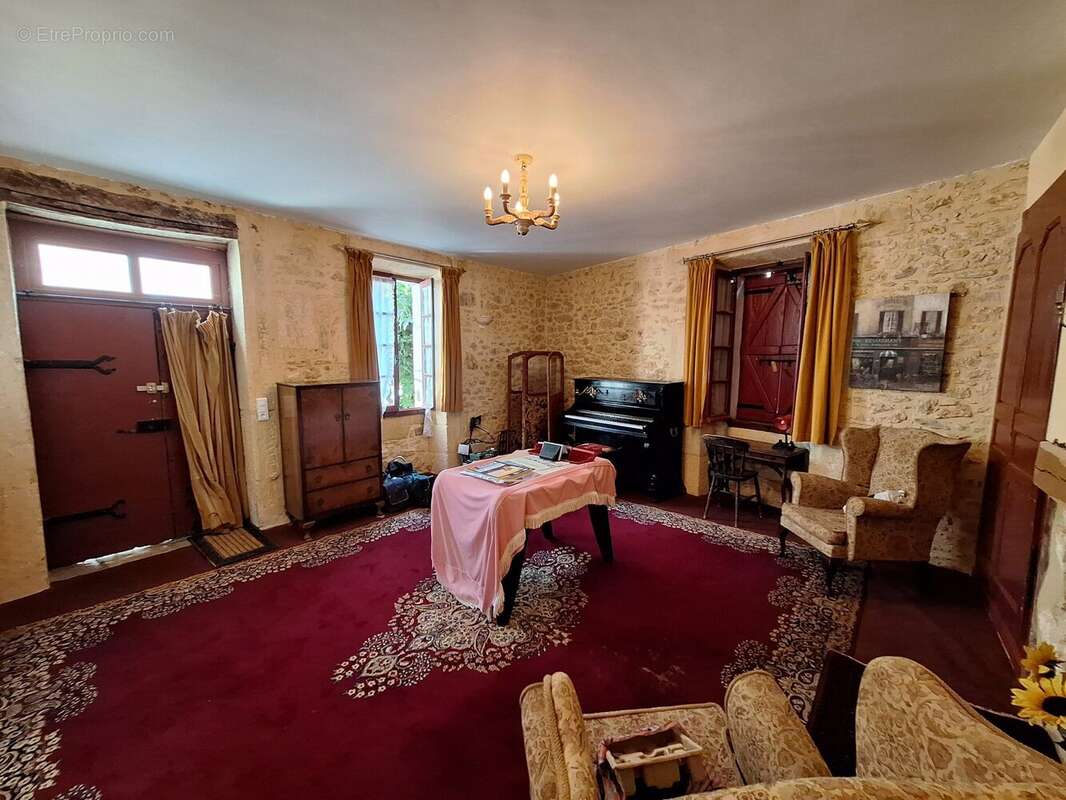 Maison 6 pièces 209 m² à vendre à Lacapelle-Biron (47150) - photo 3