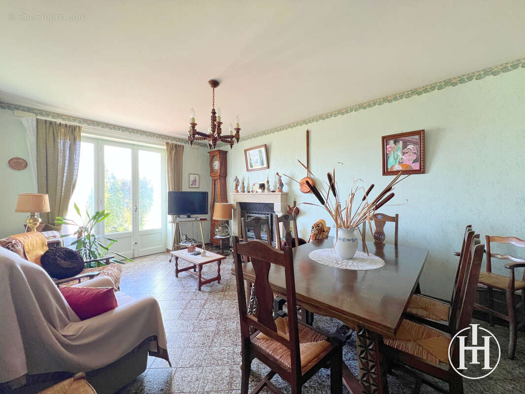 Maison familiale avec jardin arboré et dépendances   Orcenais - photo 4