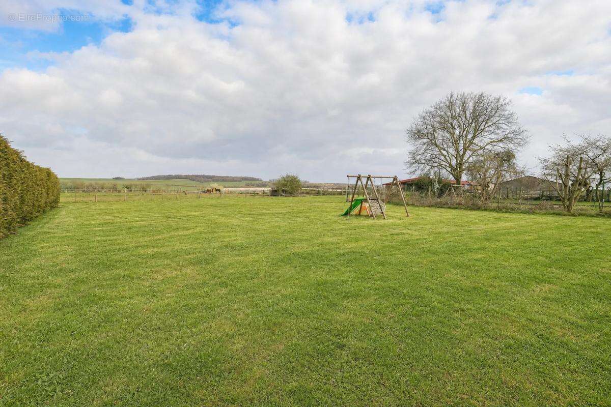 Maison de 170 m² à Tartigny avec jardin spacieux - photo 13