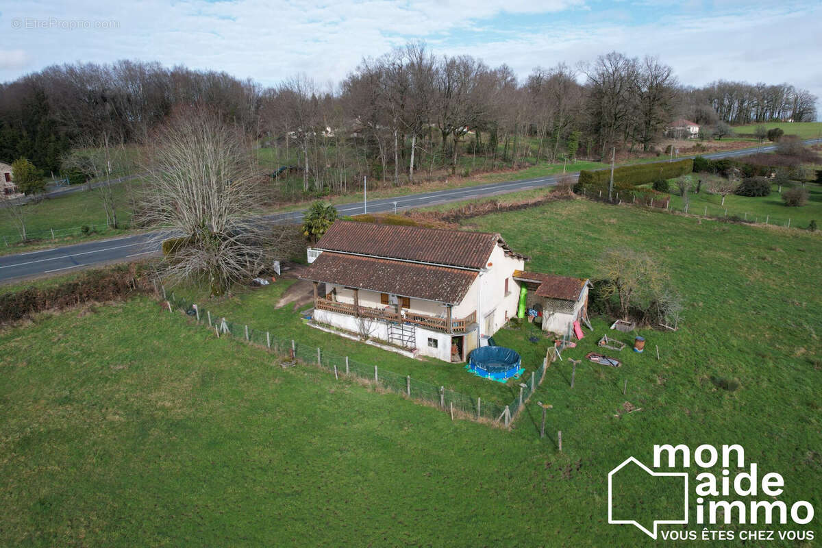 Maison à THIVIERS
