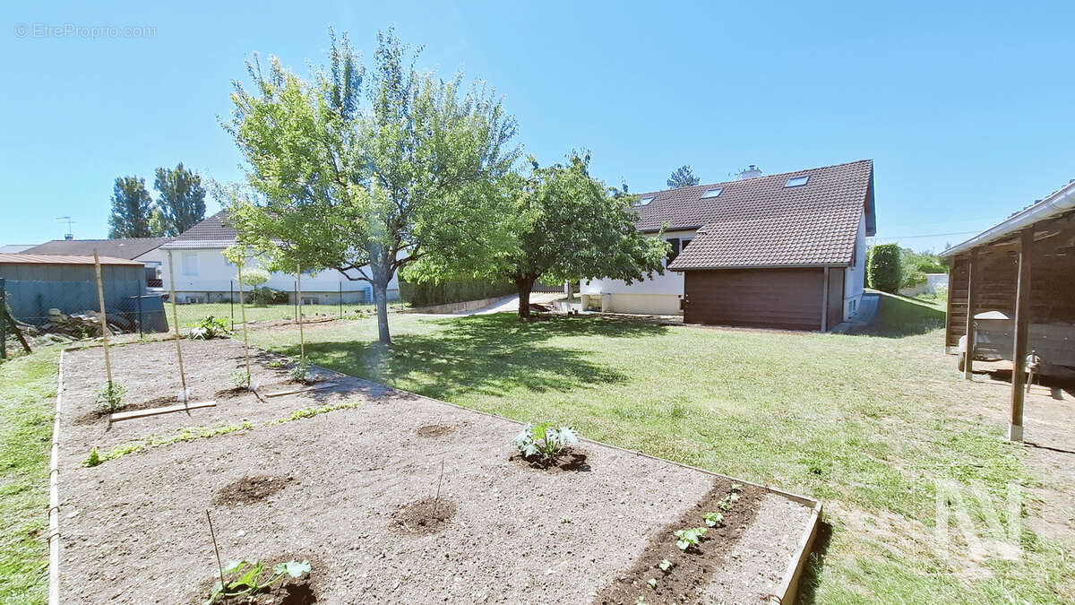 Cadre résidentiel recherché pour cette maison familiale pleine de charme - photo 28