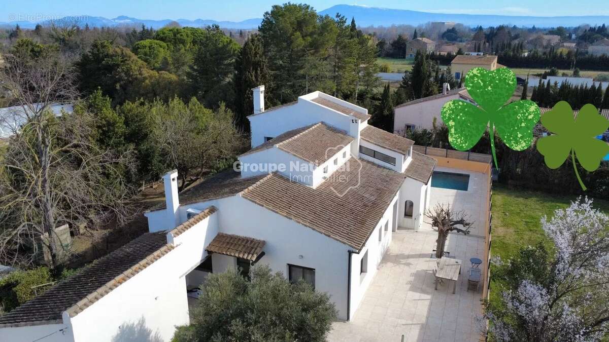 Maison à ENTRAIGUES-SUR-LA-SORGUE