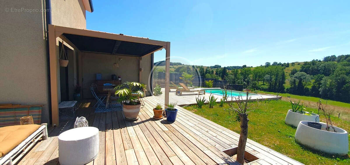 Maison à CHAMBOST-LONGESSAIGNE