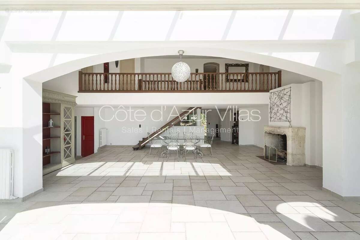 Maison à ROQUEFORT-LES-PINS