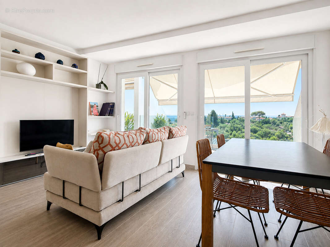 ROQUEBRUNE-CAP-MARTIN   LE HAMEAU   Superbe 3 pièces avec terrasse, vue mer et montagnes, résidence récente av - photo 8