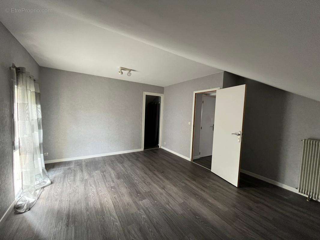 Maison à LA JONCHERE-SAINT-MAURICE