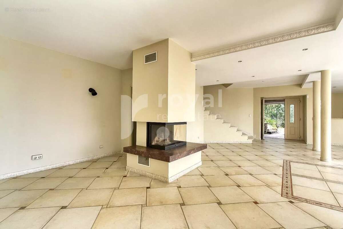 Maison à MANDELIEU-LA-NAPOULE