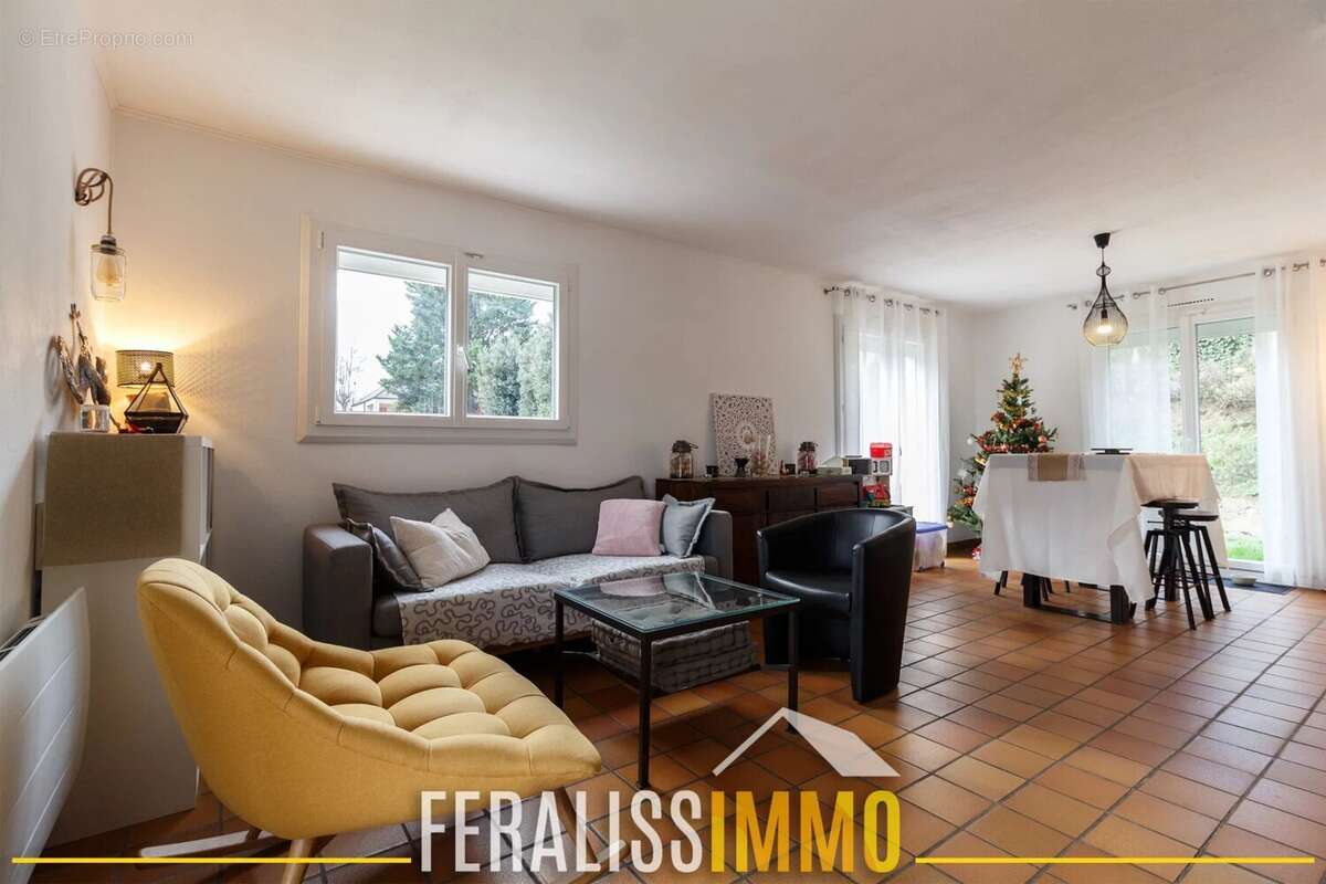 Maison à MEZY-SUR-SEINE