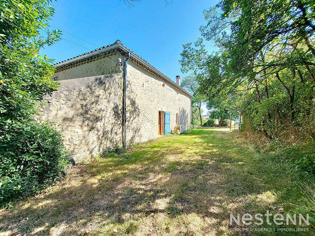 A Vendre Maison en pierre rénovée de cinq pièces sur propriété de plus de 2.4 hectares - photo 18