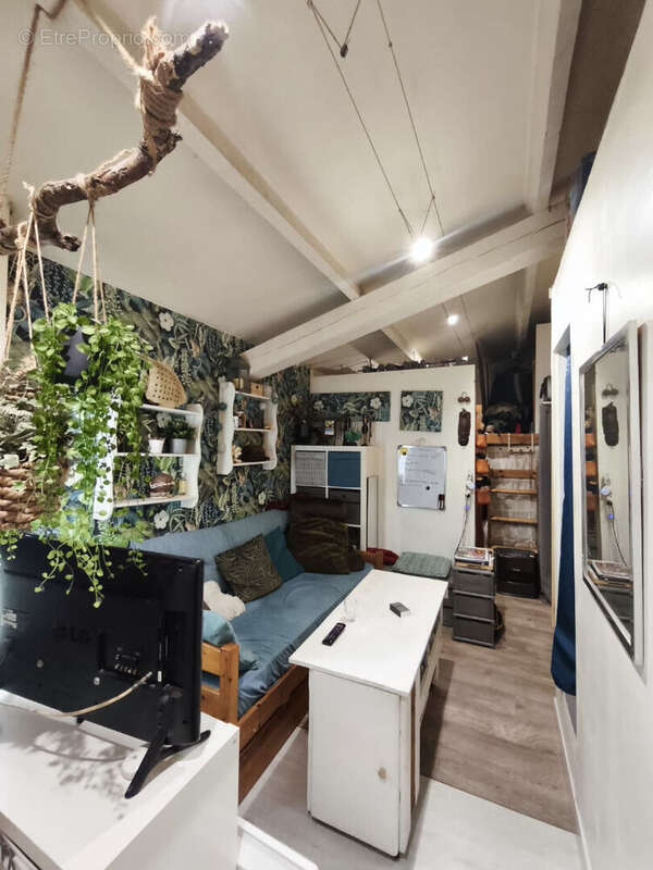 Maison à ENTRAIGUES-SUR-LA-SORGUE